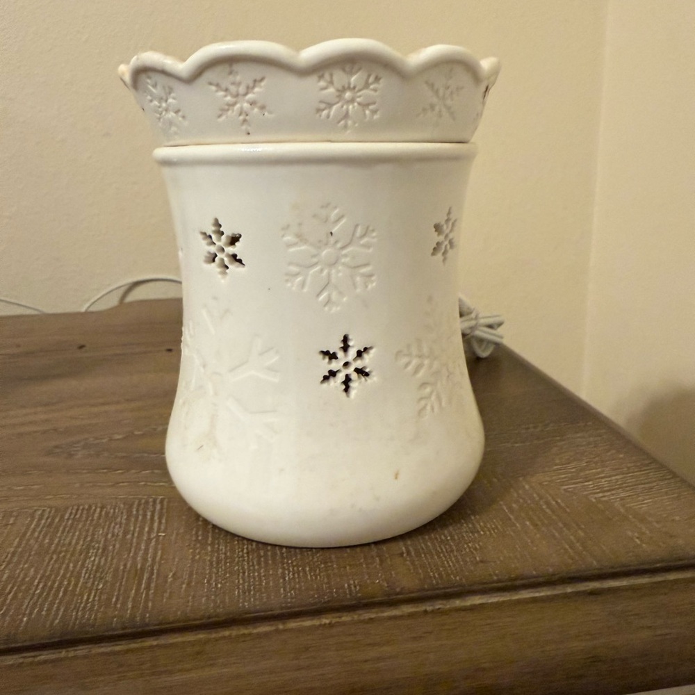 White Snowflake Ceramic Vase